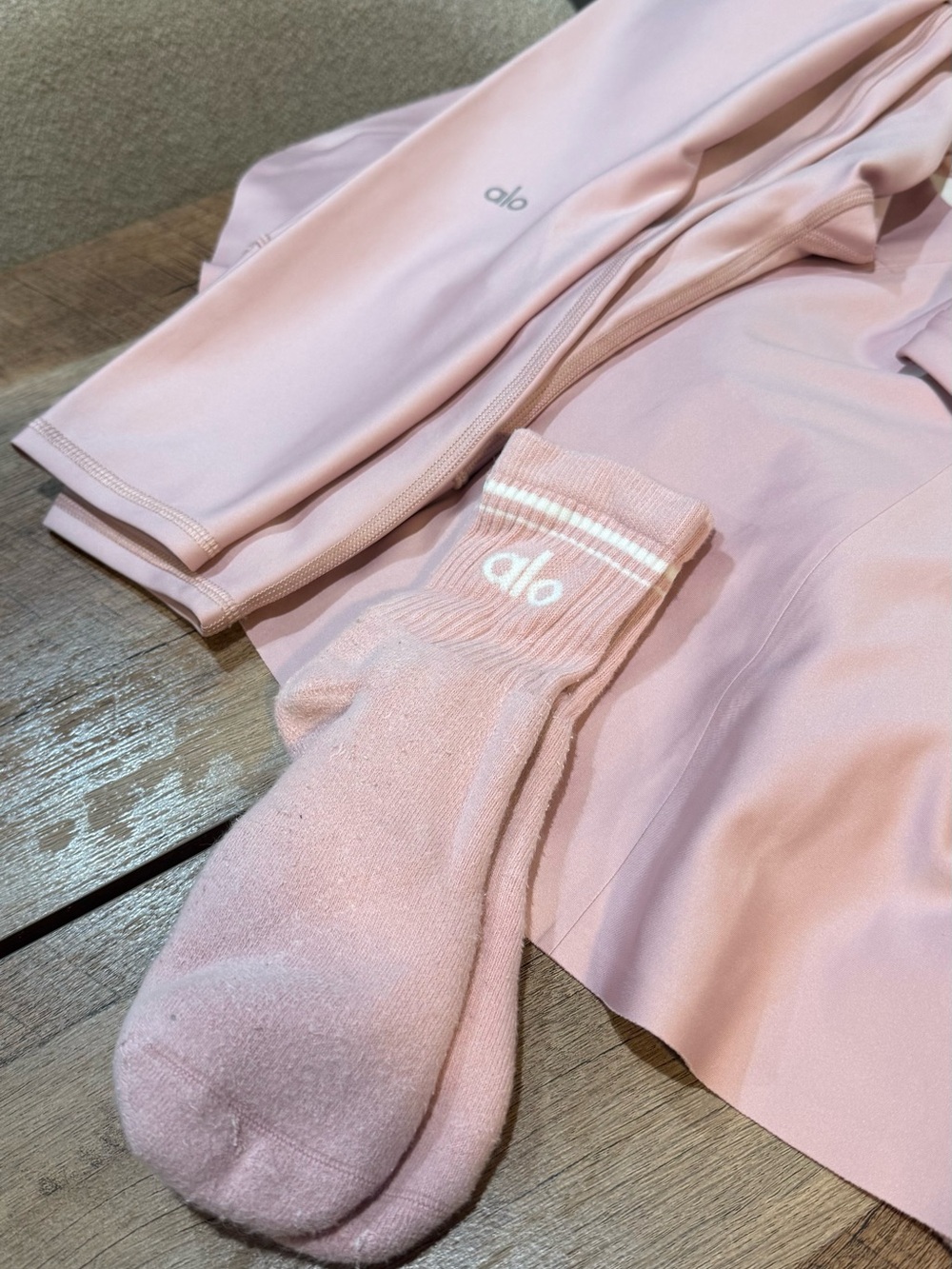 ALO Yoga Pink Coordinated Hoodie, Leggings & Sports Bra Set - Picture 3 of 7